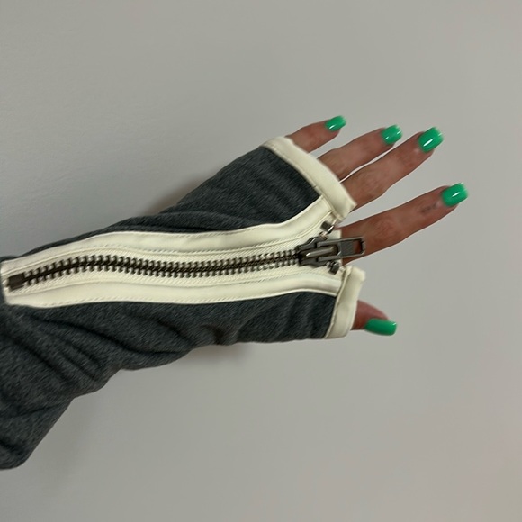 Lululemon Wrap Jacket Size 6 - Picture 5 of 8